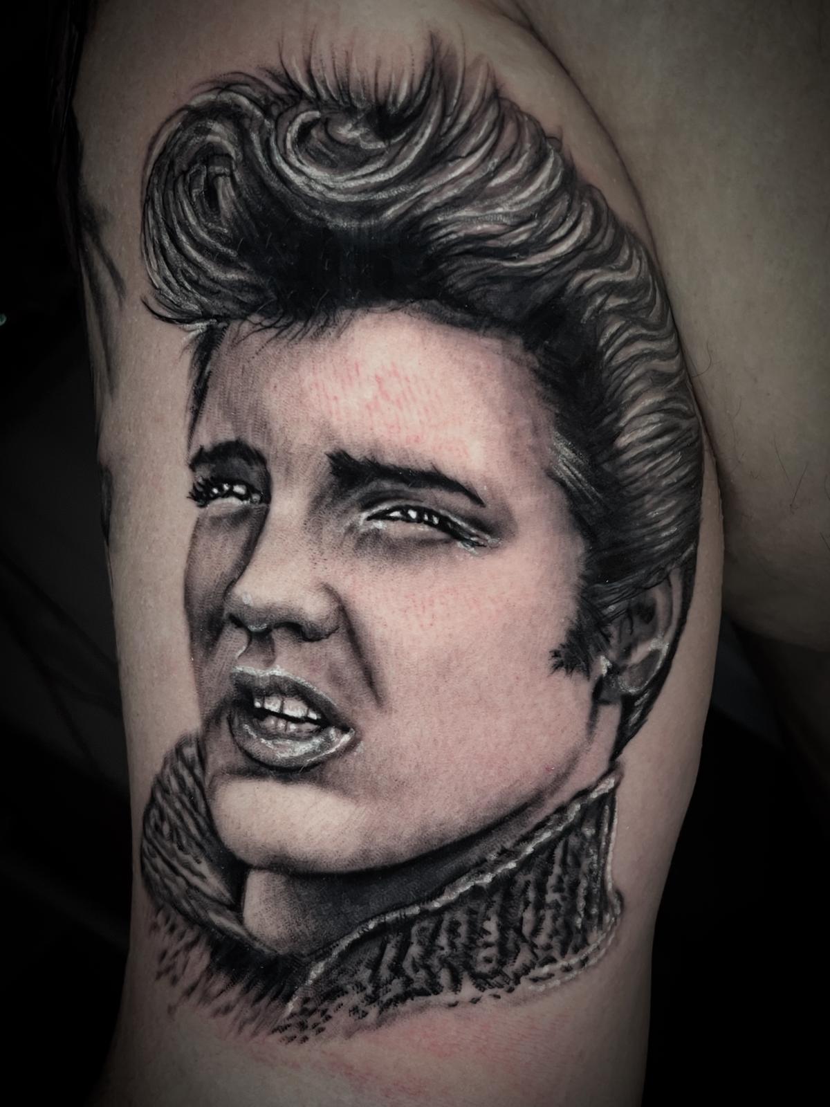 portrait-elvis-presley